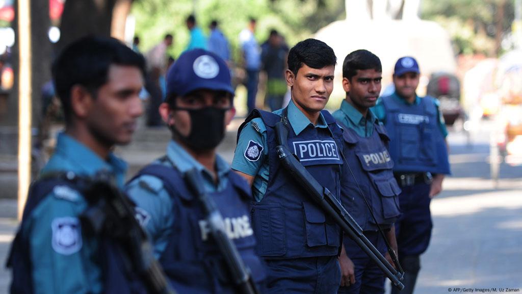 Bangladesh police arrest four suspects over Italian murder | News | DW | 26.10.2015