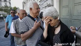 Griechenland Krise Menschen vor Bank