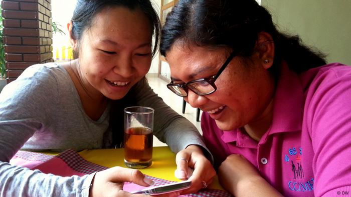 Participants at the social media workshop, Phnom Penh (photo: DW Akademie).