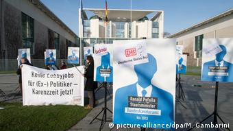 Deutschland Berlin Protest von lobbycontrol