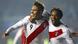 Fussball Peru vs Paraguay Jose Paolo Guerrero und Andre Carrillo Fussball Peru vs Paraguay Jose Paolo Guerrero und Andre Carrillo