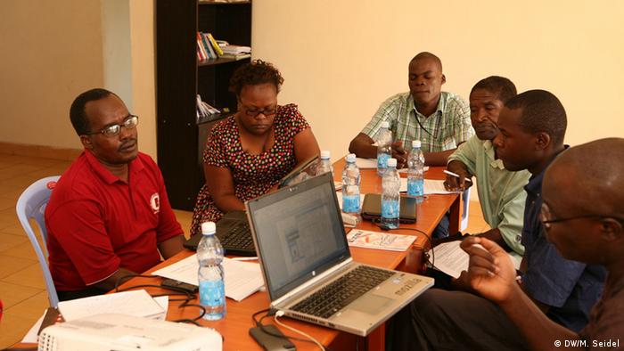 Team meeting in the new Kisumu Media Information Hub (photo: DW Akademie/Marc Seidel).