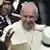 Papst Franziskus in Ecuador gelandet