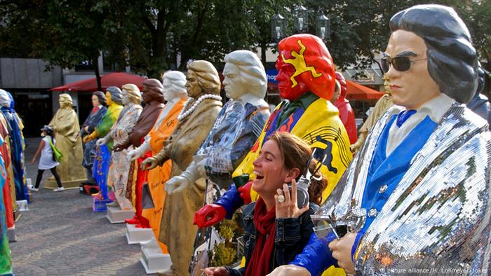 Bunte Beethovenfiguren (Foto: picture alliance/H. Lohmeyer/Joker)