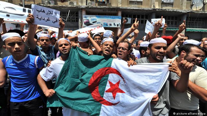 Algerien Gewalt Zwischen Berbern Und Arabern Eskaliert Afrika Dw 09 07 2015