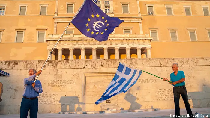 Griechenland EU Fahne vor dem Parlament in Athen