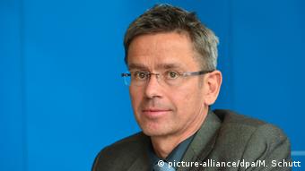 Bei Konferenz sitzt Stefan Rahmstorf vom Potsdam-Institut am 12.05.2014 in Erfurt (Thüringen) auf dem Podium.