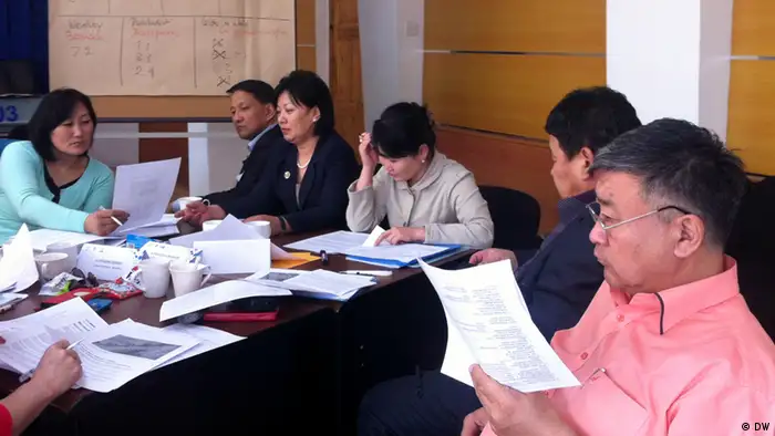 Members of the Media Council of Mongolia deliberates over complaints – just case studies for now (photo: DW Akademie)