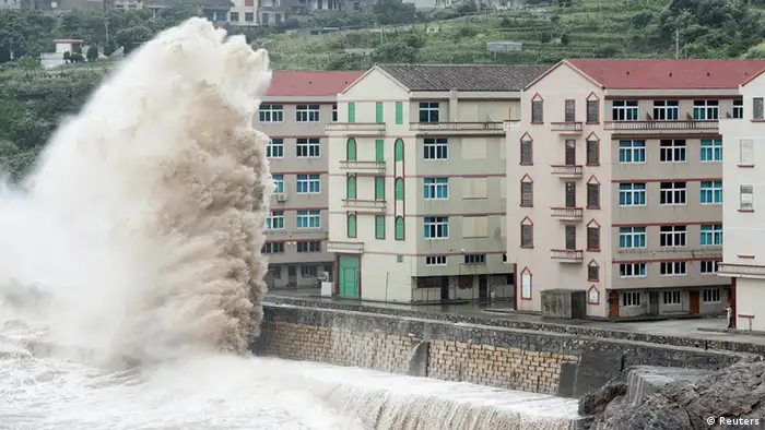 Super-Taifun Chan-Hom Roter Alarm im Südosten Chinas