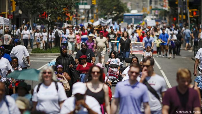 Disability Pride Parade über den Broadway in Manhattan, New York. (Foto: Reuters)