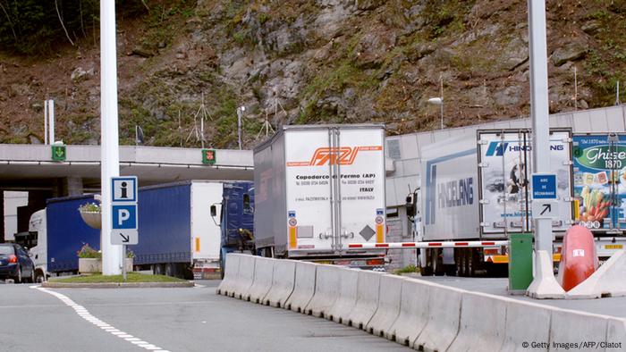Lange Schlangen am Montblanc-Tunnel. (Foto: AFP)