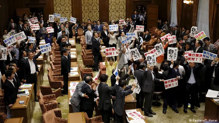 Japan Parlament Abstimmung Sicherheitsgesetz