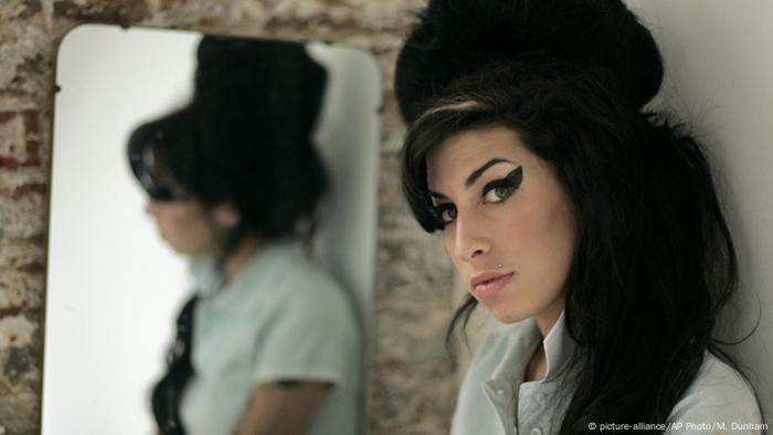 Os dois álbuns de Amy Winehouse seguem inspirando ouvintes até hoje