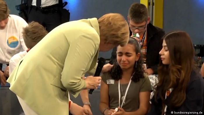 Deutschland Kanzlerin Merkel Bürgerdialog mit Jugendlichen