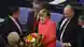 Deutschland Bundeskanzlerien Angela Merkel bekommt Blumen zum Geburtstag