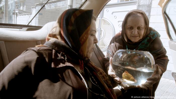 Join banned filmmaker Jafar Panahi on a ′Taxi′ ride through Tehran | Film | DW | 20.07.2015