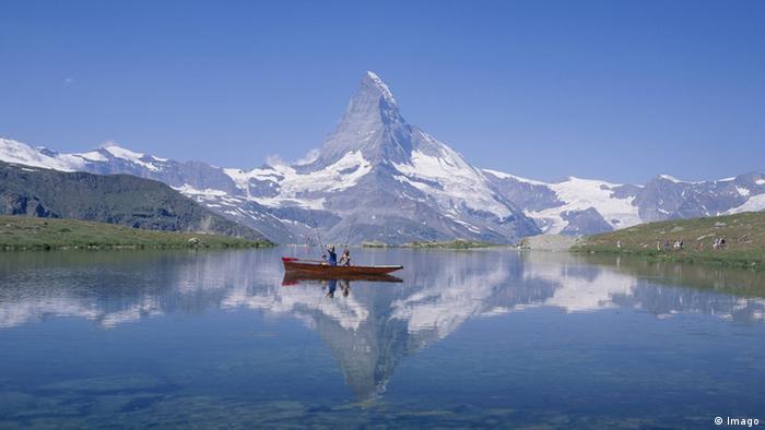 Schweiz Matterhorn Fischerboot (Imago)