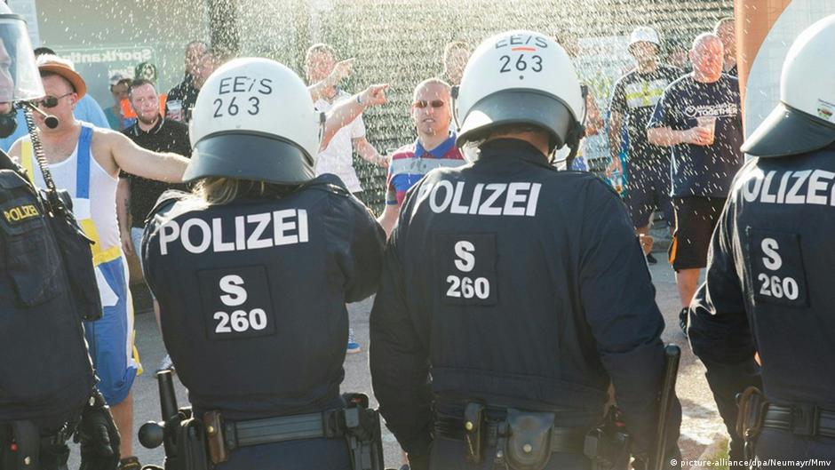 Fan clashes overshadow Frankfurt's friendly
