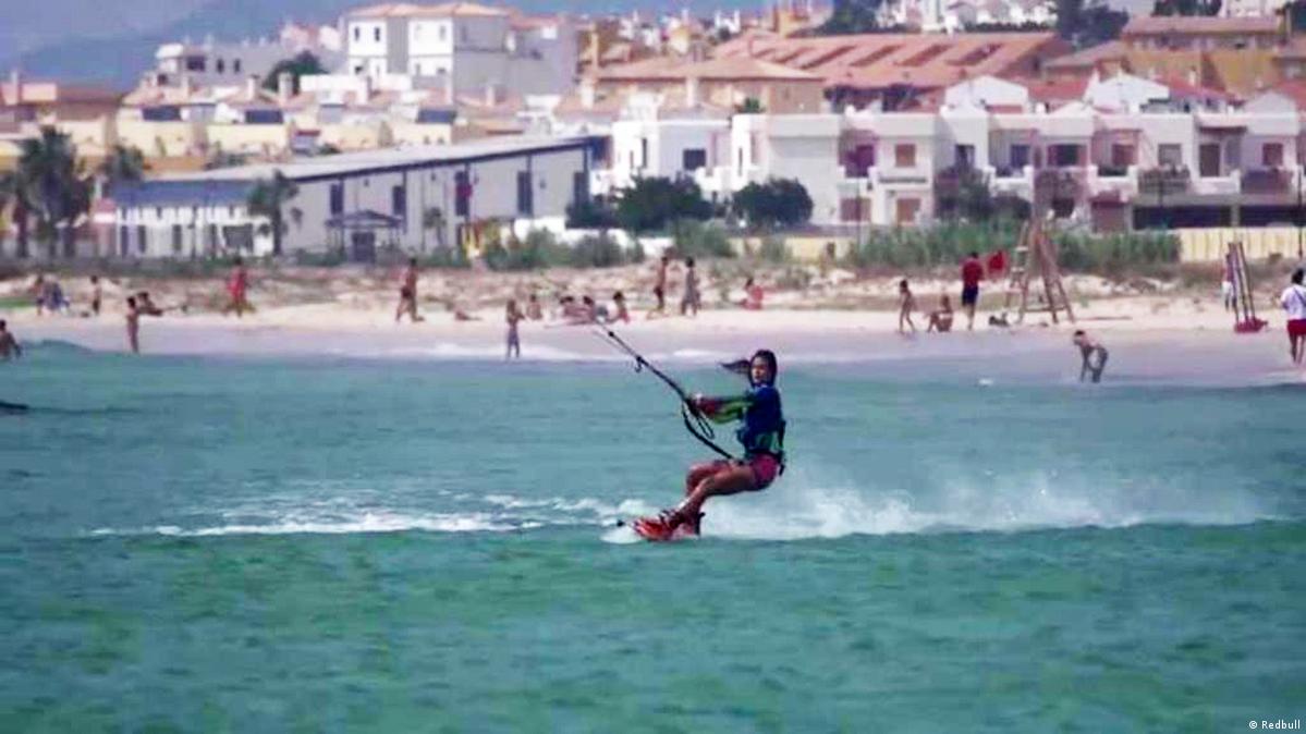 Kitesurfing champion Gisela Pulido DW 04/13/2017