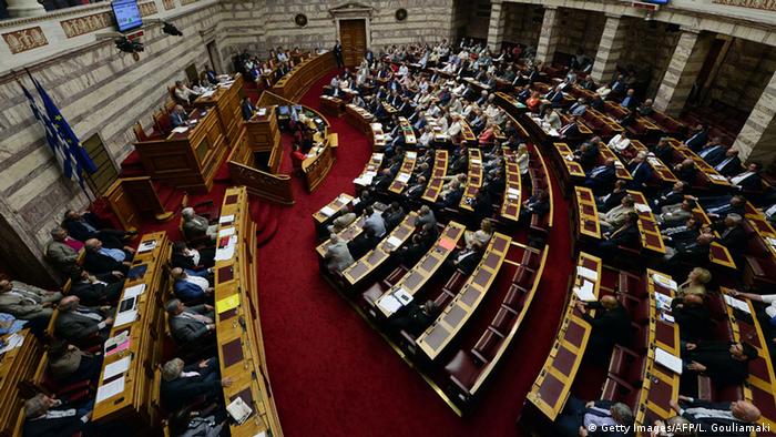 Abstimmung zu den Sparauflagen im griechischen Parlament (Foto: Getty Images/AFP/L. Gouliamaki)
