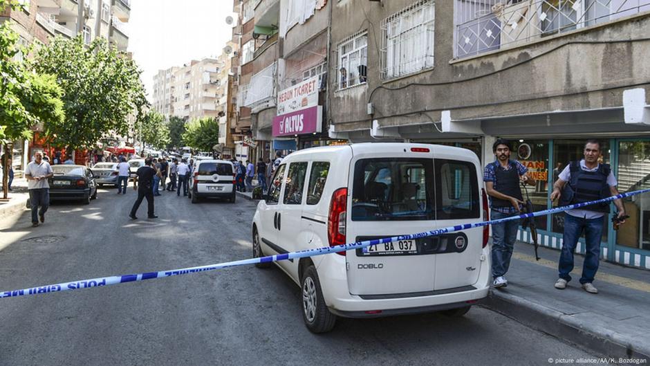 Policeman killed amid growing violence in Turkey – DW – 07/23/2015