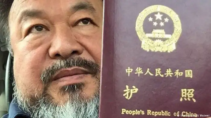 Ai Weiwei Reisepass mit Augenbrauen