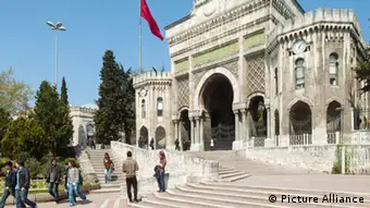 The entrance of the Istanbul University(Photo: DW Akademie)