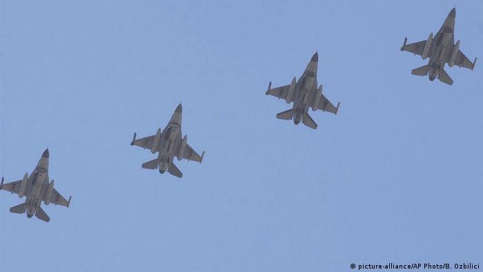 Kampfjets F-16 landen auf türkischer Airbase