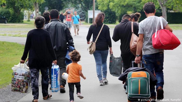 Symbolbild Deutschland Flüchtlinge kommen an