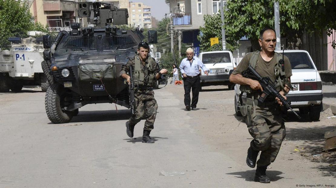 Türkei Ausschreitungen zwischen Kurden in Diyarbakir Türkei Ausschreitungen zwischen Kurden in Diyarbakir