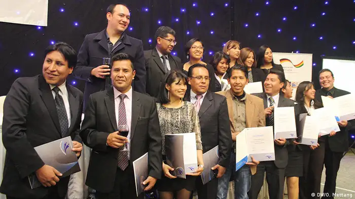 These 16 Bolivian journalists have a year of intensive on-the-job training and seminars behind them: Photo: DW/O. Mettang