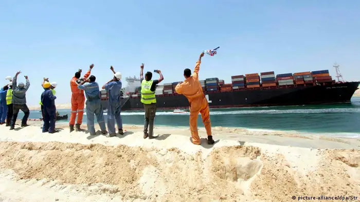 Bildergalerie Ägypten Neuer Suezkanal (picture-alliance/dpa/Str)