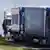 Flüchtlinge versuchen in Calais Lastwagen zu besteigen