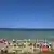 Türkei Strand mit Badegästen in Aydin