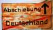 Schild "Abschiebung Deutschland" (Foto: picture-alliance/dpa/C. Charisius) Schild "Abschiebung Deutschland" (Foto: picture-alliance/dpa/C. Charisius)