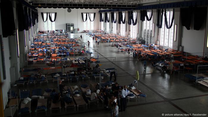 Bildergalerie Wie wohnen Flüchtlinge in Deutschland Alfred-Fischer Halle in Hamm (picture-alliance/dpa/I. Fassbender)
