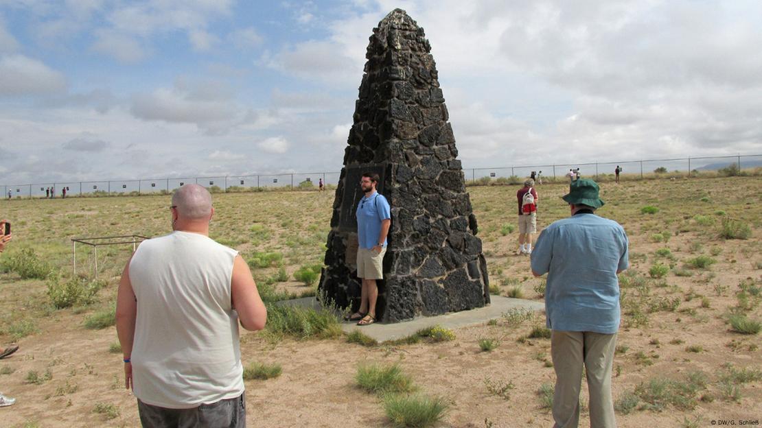 Monumento ao lançamento da bomba atômica no deserto americano