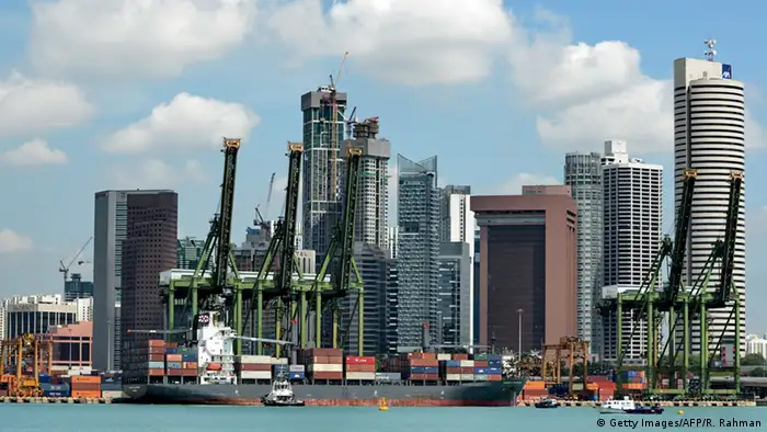 Singapur Skyline mit Hafen