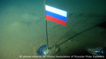 В 2007 году на дне океана под Северным полюсом был установлен российский флаг