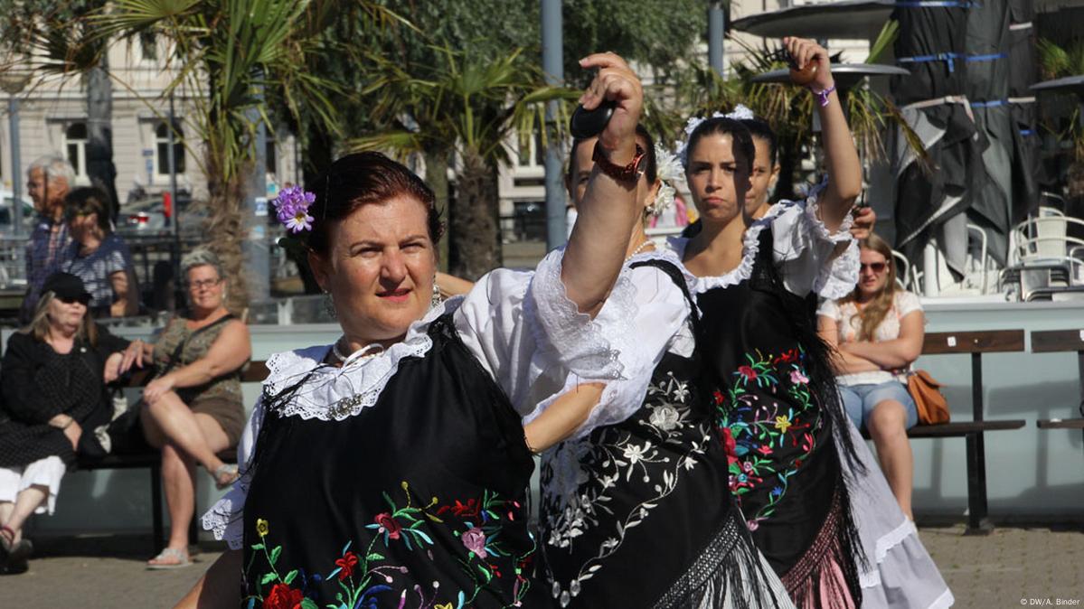 Europeade: fiesta de trajes típicos por la paz – DW – 07/08/2015