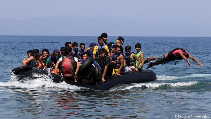 Afghanische Immigranten erreichen Griechenland mit einem Schlauchboot