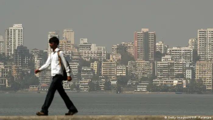 Indien Mumbai Skyline Wirtschaft Industrie Symbolbild