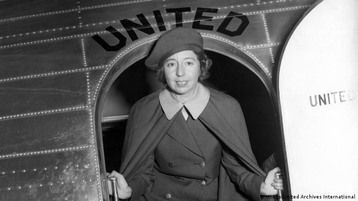 Die erste Flugbegleiterin Ellen Church
Foto: imago/United Archives International
