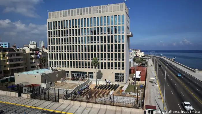 Vorbereitungen zur Wiedereröffnung der US-Botschaft auf Kuba (picture-alliance/dpa/A. Ernesto)