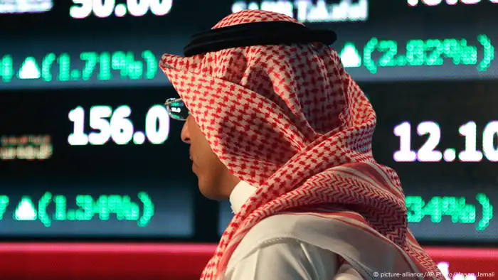 Symbolbild Saudi Arabien Finanzmarkt Finanzen Wirtschaft Tadawul Stock Exchange Riad (picture-alliance/AP Photo/Hasan Jamali)