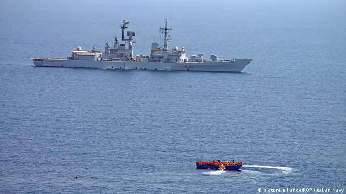 Italien Mittelmeer Rettungsaktion Küstenwache Flüchtlinge Boot