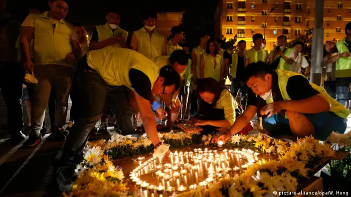 China Gebete für die Opfer der Katastrophe Tianjin