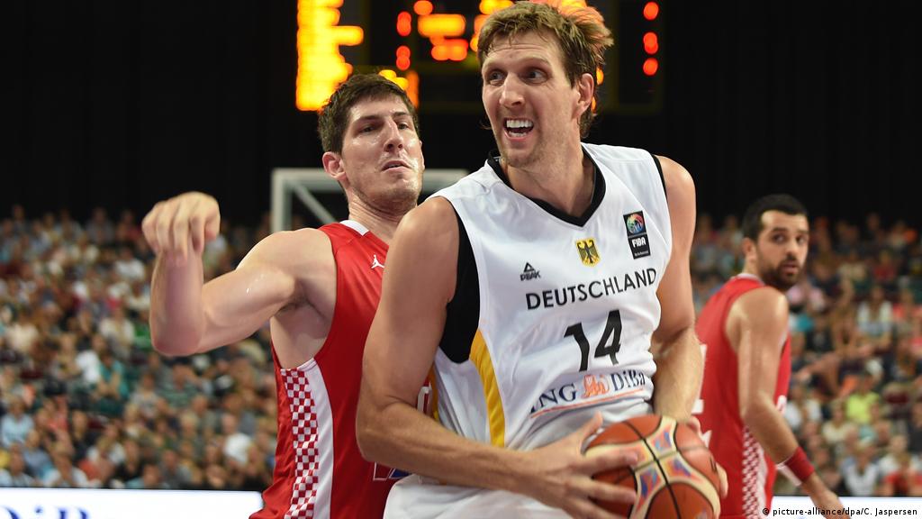 Retirarán para siempre el 14 de Dirk Nowitzki en la selección alemana de  baloncesto | Deportes | DW 