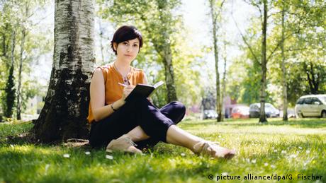 Kunststudentin Natalia Ali im Park in Berlin
Foto: picture alliance/dpa/G. Fischer
