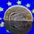 Монета евро на фоне флага ЕС